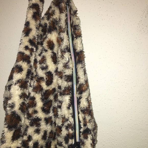 Leopard Print Large Plush/Fur Tote Bag - Picture 8 of 9